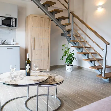 La Cruz Luxury סטאברוס